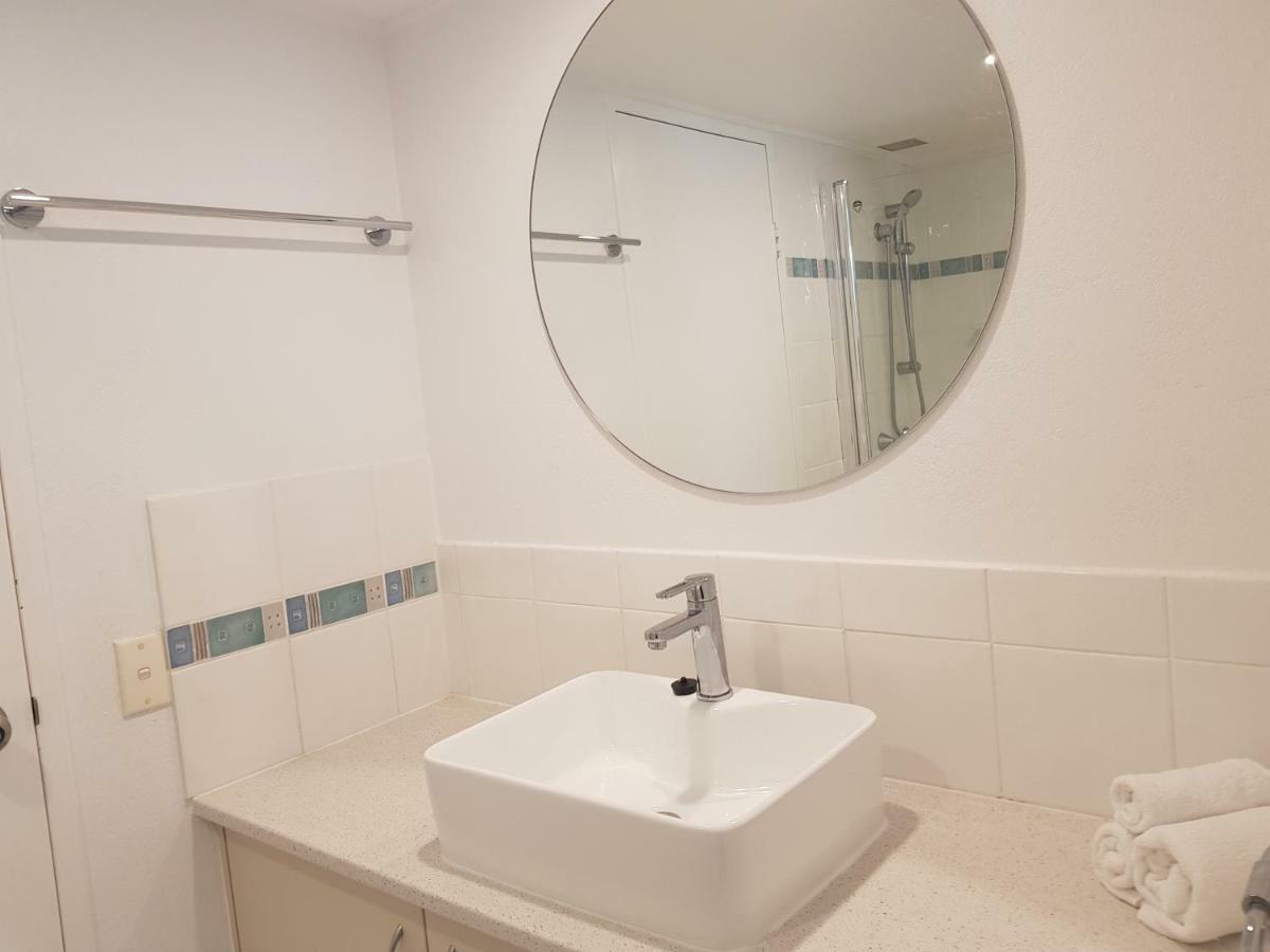 Bribie Island North Casablanca Beachfront Apartments מראה חיצוני תמונה